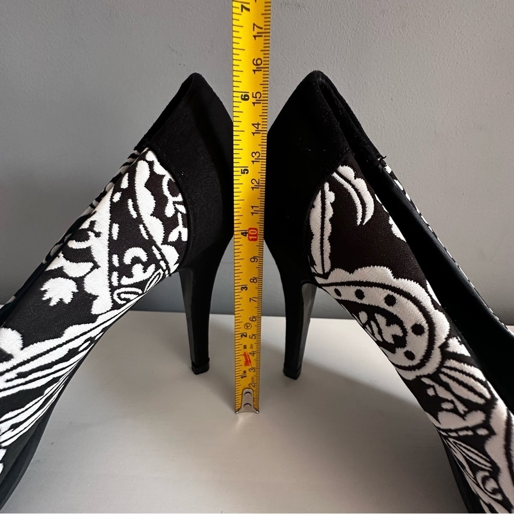SUZY SHIER Black & White Shoes Pumps Heel Rounded Toe Size 10 NWOT - Picture 5 of 8